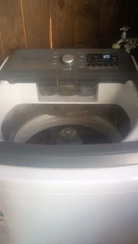 Vendo máquina de lavar nova 15kg  menos de 1 ano de uso( estou de mudança)