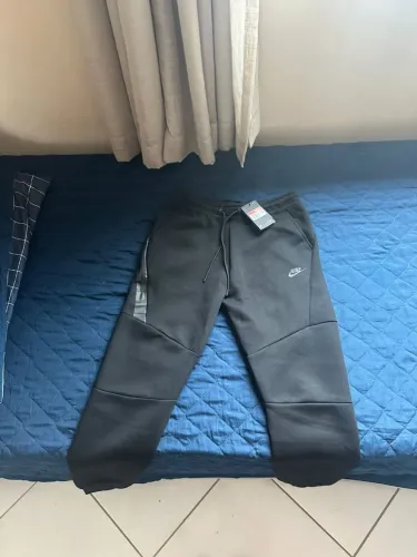 Calça Nike Tech