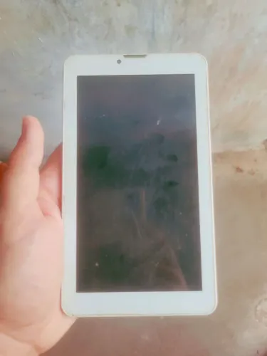 VENDE-SE TABLET QUE PEGOU QUEDA NA CIDADE DE SANTARÉM PARA RETIRADAS DE PEÇAS MARCA MULTI