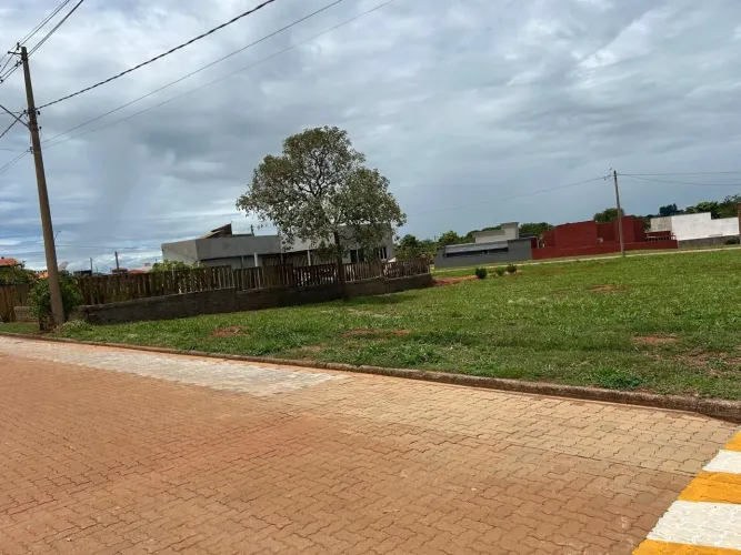 TERRENO BEM LOCALIZADO NO CONDOMÍNIO ALDEIA DOS LAGOS EM ICÉM-SP