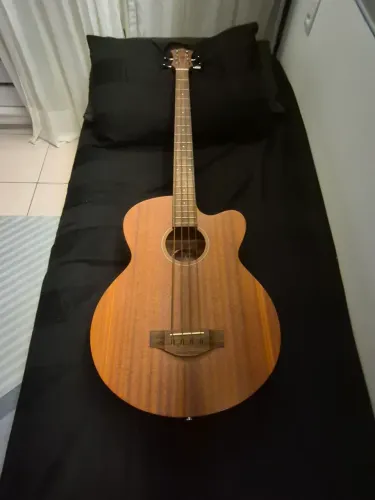 Vendo baixolão tagima ab 400 mahogany com apenas 10 meses de uso com cordas novas