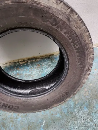 Pneu continental aro 16 225/75 meia vida