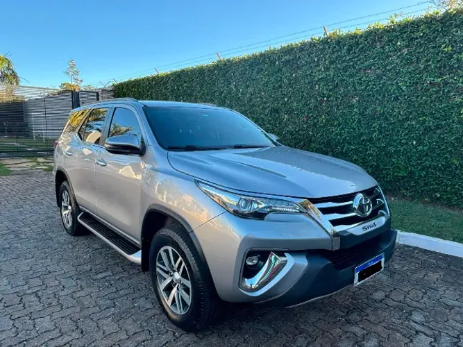 Toyota Hilux SW4 SRX 4X4 2.8 TDI 16V Dies. Aut. 2020