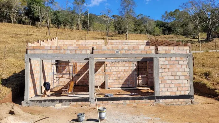 Vende-se Casa de Temporada em Construção na Serra da Mantiqueira - MG