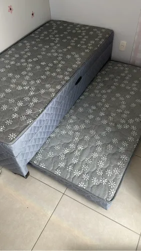 Colchão Box conjugado com estrutura para cama auxiliar 