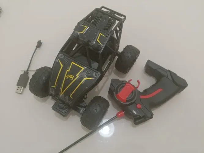 Carrinho a bateria offroad verde controle remoto RC brinquedo infantil off road
