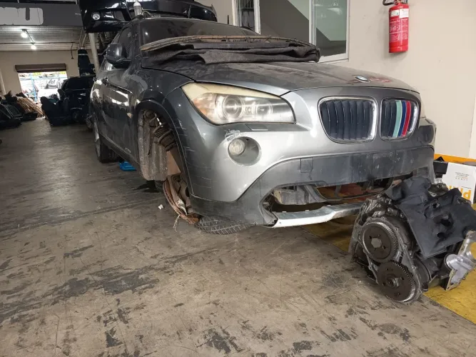 BMW X1 2011 sucata vendido em peças