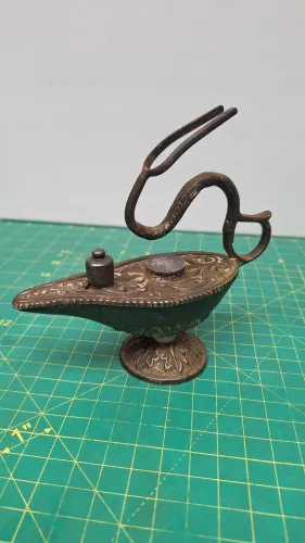 LAMPIÃO / LÂMPADA DE ALADIM DECORATIVA EM METAL - PEÇA RARA