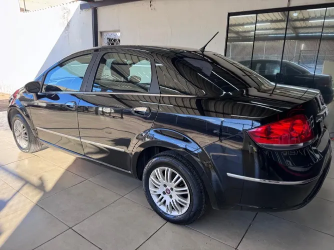 Fiat Linea Essence 1.8 Flex 16V 4P 2015