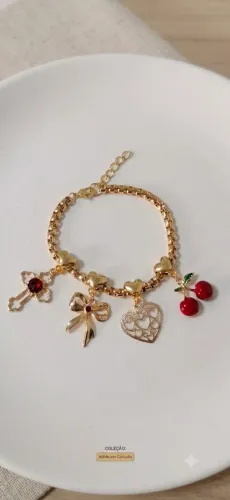 Pulseira com berloques 