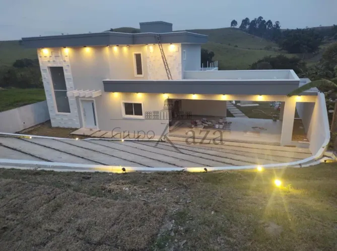 Casa em Condomínio- Jacareí - Condomínio Residencial Vale dos Lagos - 4 Dormitórios- 300m²