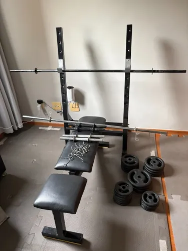 Kit musculação completo (hack,banco articulado,6 barras,24 anilhas diversas e presilhas)