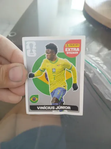 Figurinha do Vinicius Júnior prata.