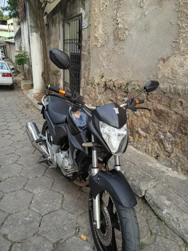 CB 300 em bom estado