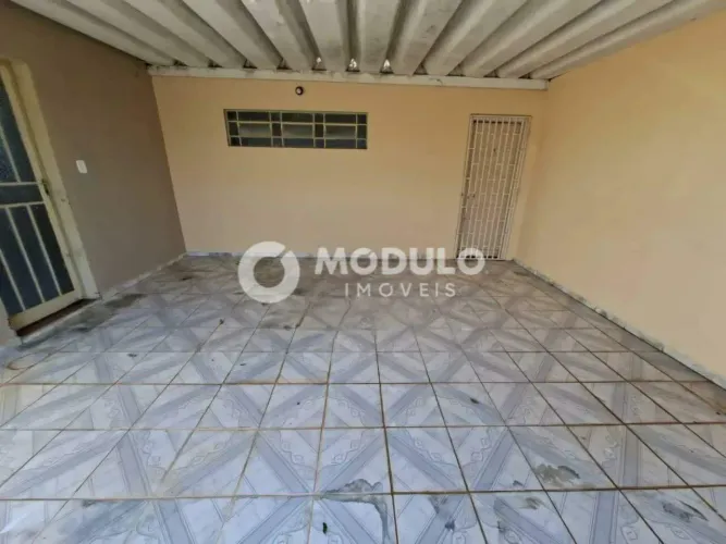 Casa residencial disponível para locação no bairro Custodio Pereira.