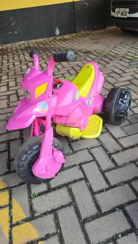 Moto elétrica rosa