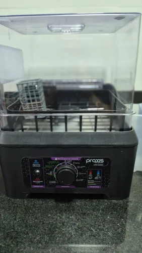 Lavadora praxis,praticamente nova uma vez de uso,venda por motivos de viagem com seguro