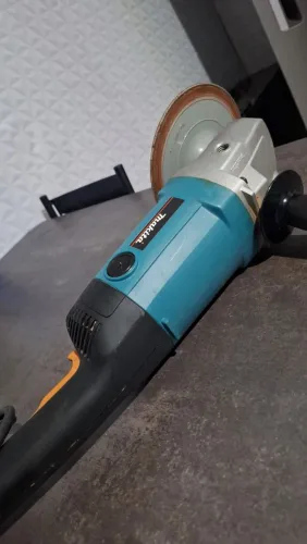 Lixadeira MAKITA 180mm
