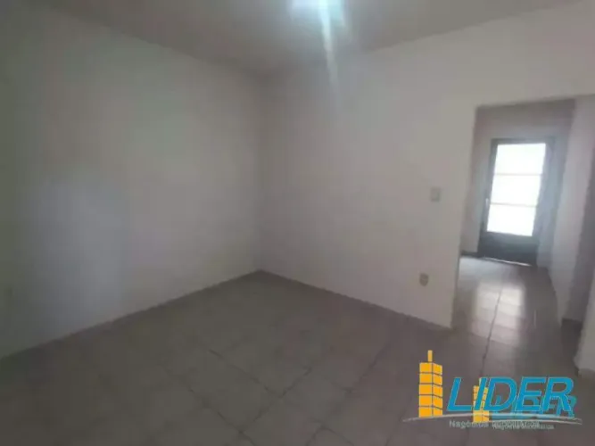 CASA DISPONIVEL PARA ALUGAR, MUITO BEM LOCALIZADA (COLÔNIA)
