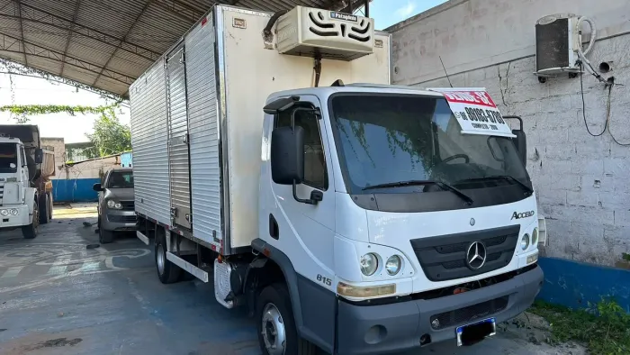 Caminhão frigorífico Acelo 815