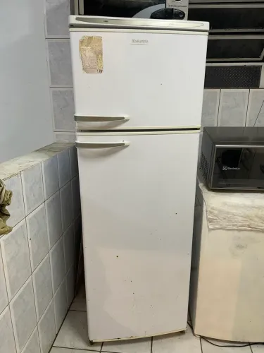 Geladeira 220v
