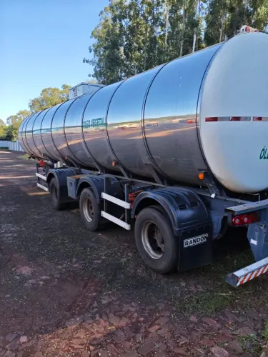 Carreta Tanque Vanderleia Inox térmica alimentícia
