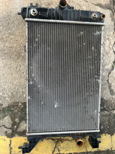 Radiador Cobalt 2013 automático - defeito na carcaça
