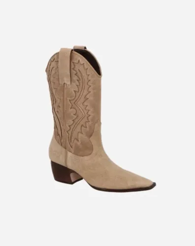 BOTA WESTERN CANO MÉDIO EM CAMURÇA BEGE FENDI