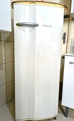 Doação de geladeira Eletrolux