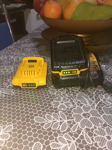 Bateria Dewalt 20 vts e carregador