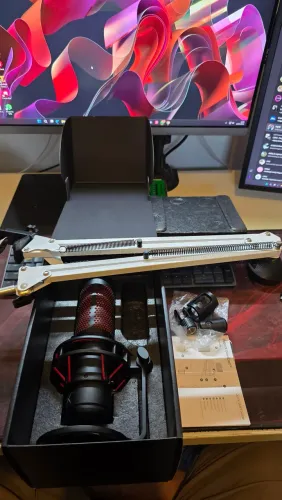 Hyper x QuadCast excelente com Suporte articulado