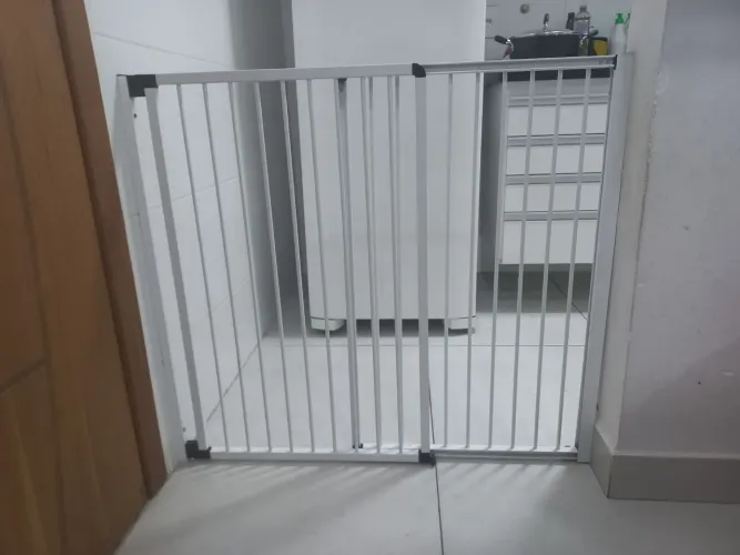 Portão de Segurança para Crianças e Pets - Usado em Excelente Estado