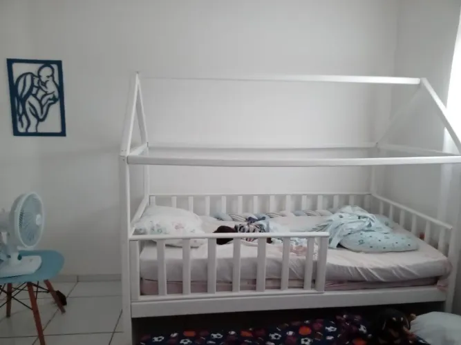 Cama de solteiro com alxiliar em madeira