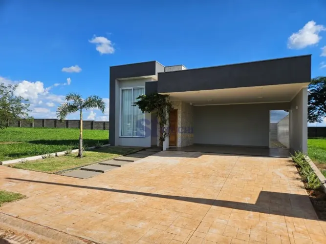 Excelente Casa a Venda No Condomínio Bella Vitta