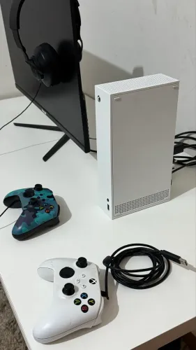 Vendo xbox serie s ou troco por ps5 com minha volta
