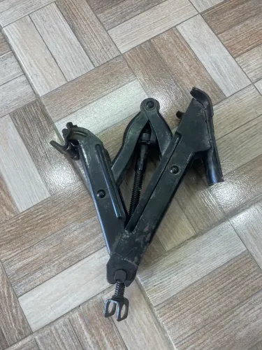 Macaco pra carro universal 