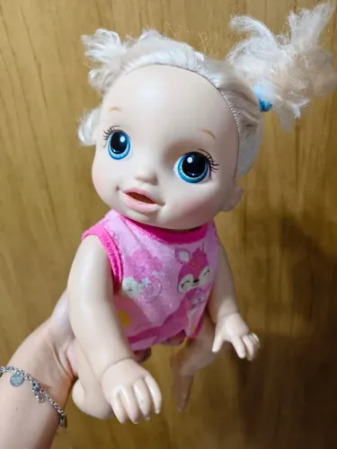 Baby Alive hora do passeio ( fala português)
