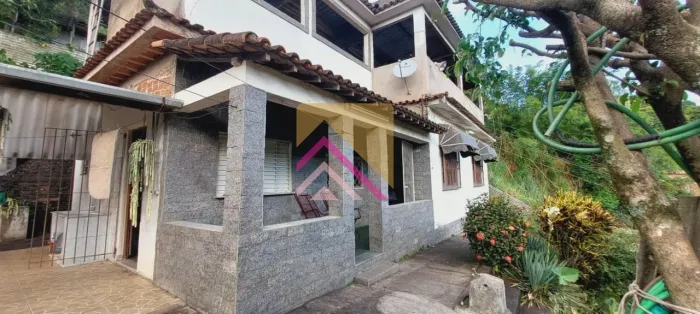 Casa para Venda em Volta Redonda, Retiro, 2 dormitórios, 2 banheiros, 2 vagas