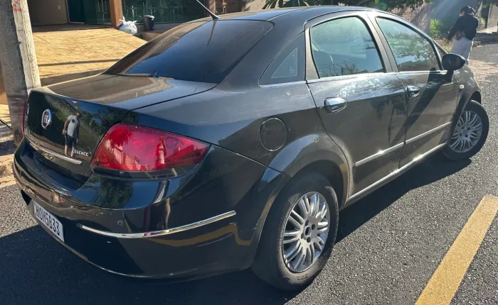 Fiat Linea Essence 1.8 Flex 16V 4P 2012