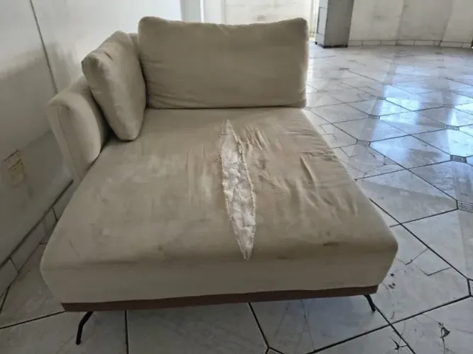 Chaise de Sofá Brenand Bege com 2 almofadas com fibra siliconada