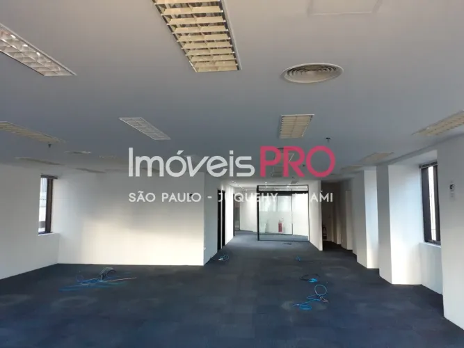 Conjunto na região da Berrini com 223m² e 5 vagas em condomínio com boa apresentação corpo