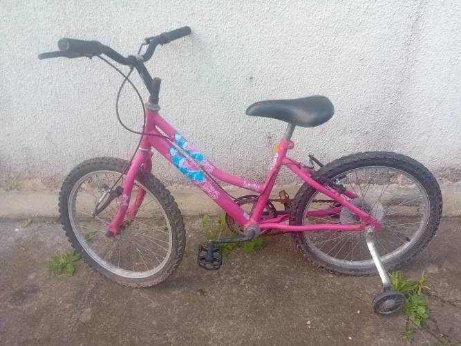 Bicicleta feminina usada mais esta boa 250,00