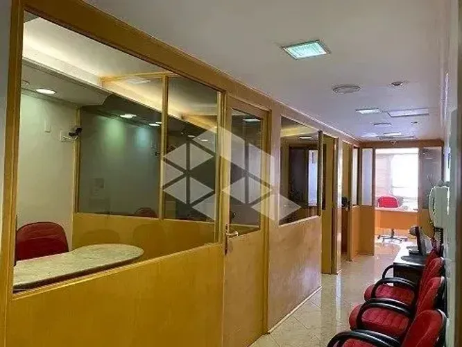 Escritório à venda no Centro de Florianópolis pronto para uso
