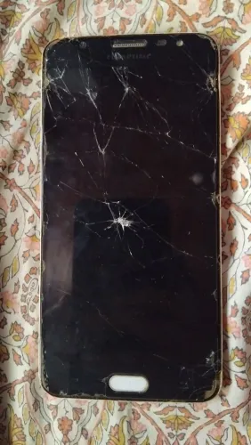 Vendo celular com tela quebrada. 