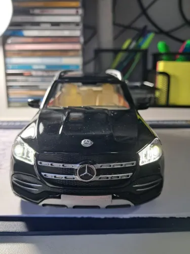 MINIATURA MERCEDES GLS 580 1/24 ascende farol e aciona alarme