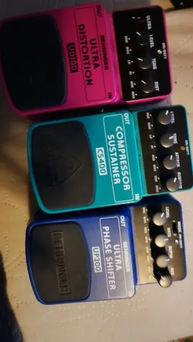3 pedais beringer na troca por case gator les paul epiphone standard