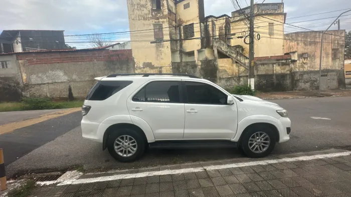 Toyota Hilux SW4 SRV D4-d 4X4 3.0 TDI Dies. AUT 2013