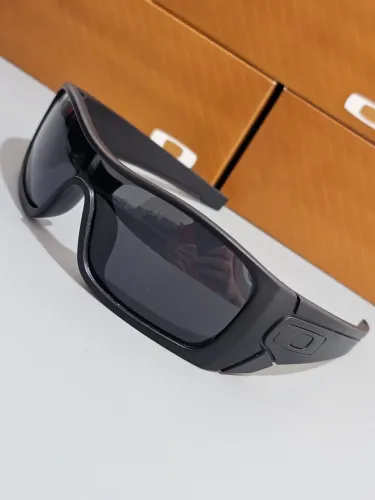 Óculos de sol Masculino OAKL  Batwolf all black Polarizado