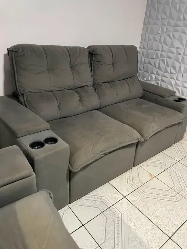 Sofá retrátil e reclinável