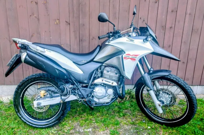 XRE 300, ano 2013